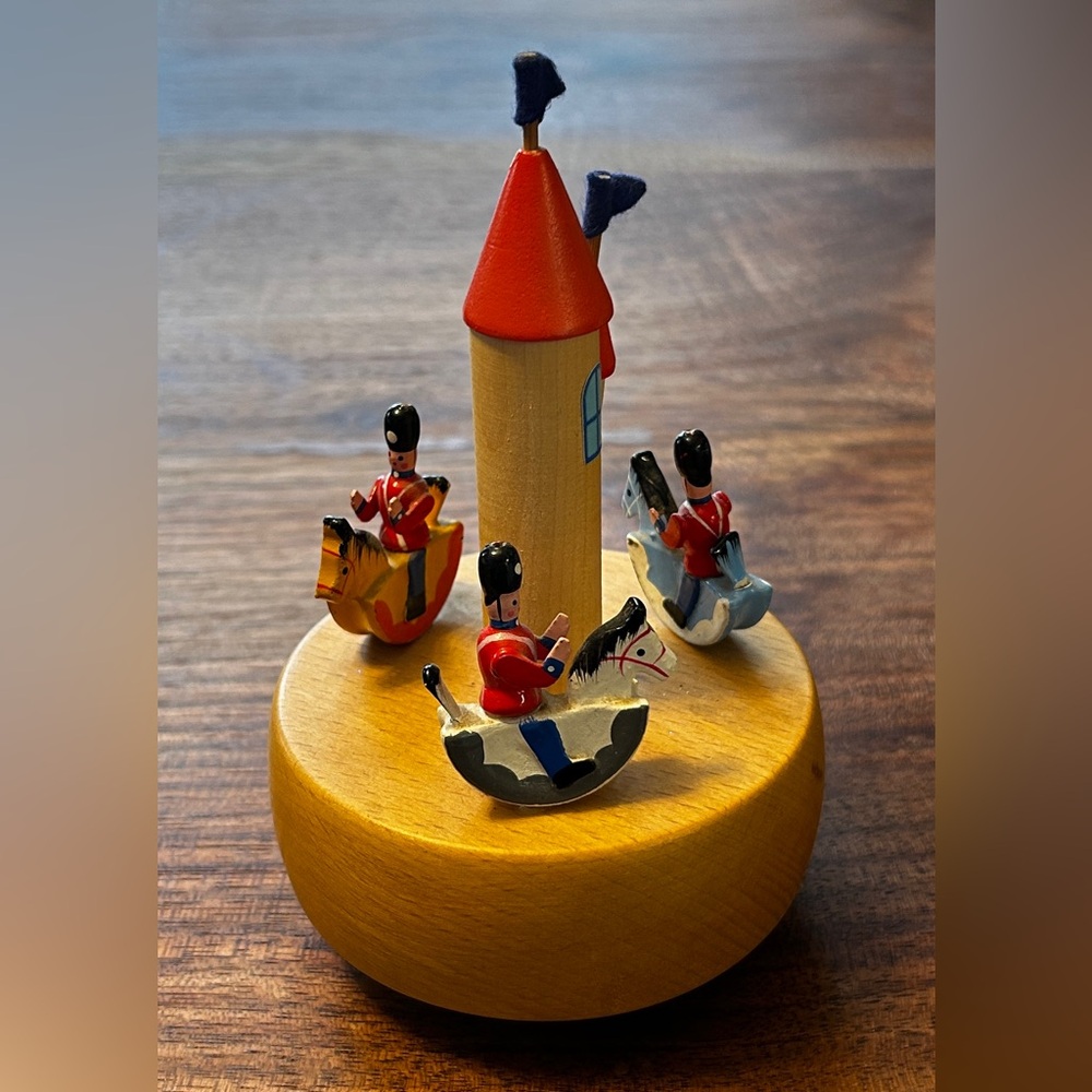 Vtg OMC Otagiri Japan Wooden Musical Moving Carousel Toy Soldiers Riding Horses